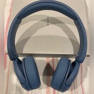 Sony WH-CH520 Wireless Headphones Bluetooth On-Ear Headset with Microphone, Blue